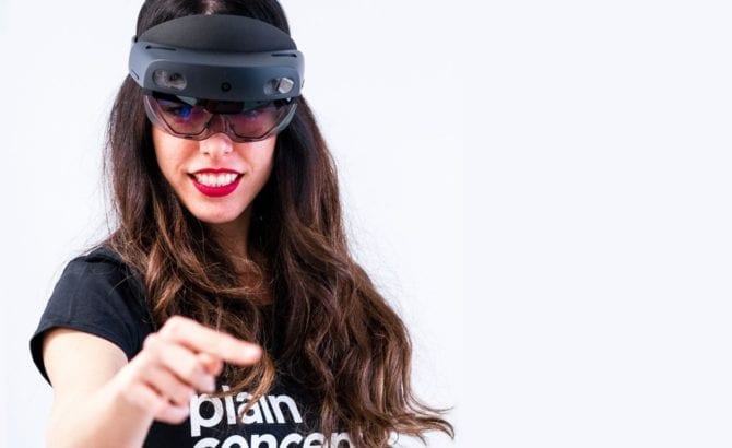 chica con hololens2